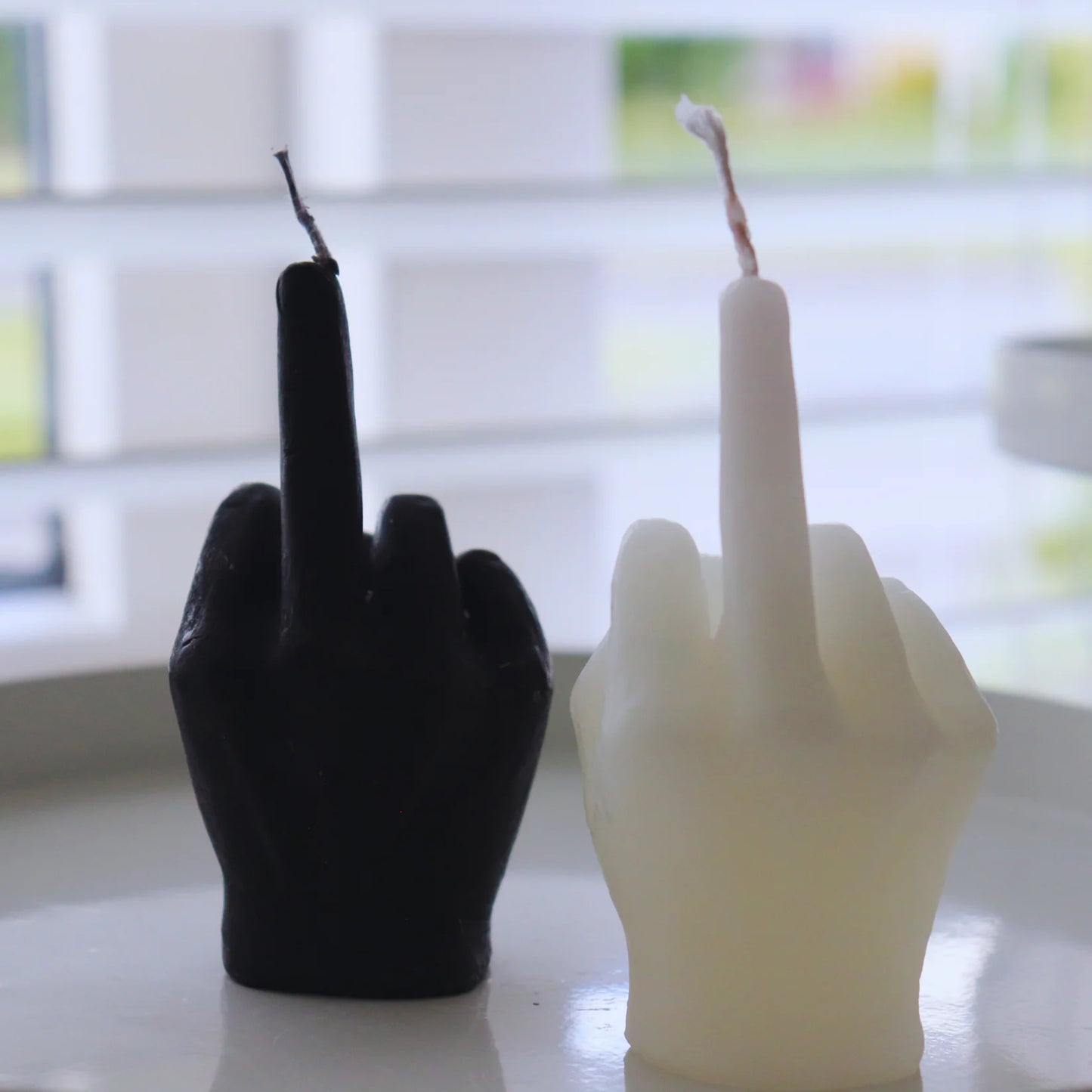 Middelvinger Kaars XL (10x17cm) - Wit/Zwart - Rozemarijn/Kamille